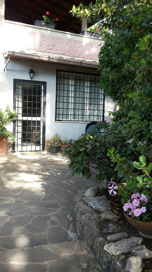 Bed&Breakfast "Fiorella" Sul Lago Кастель-Гандольфо Экстерьер фото
