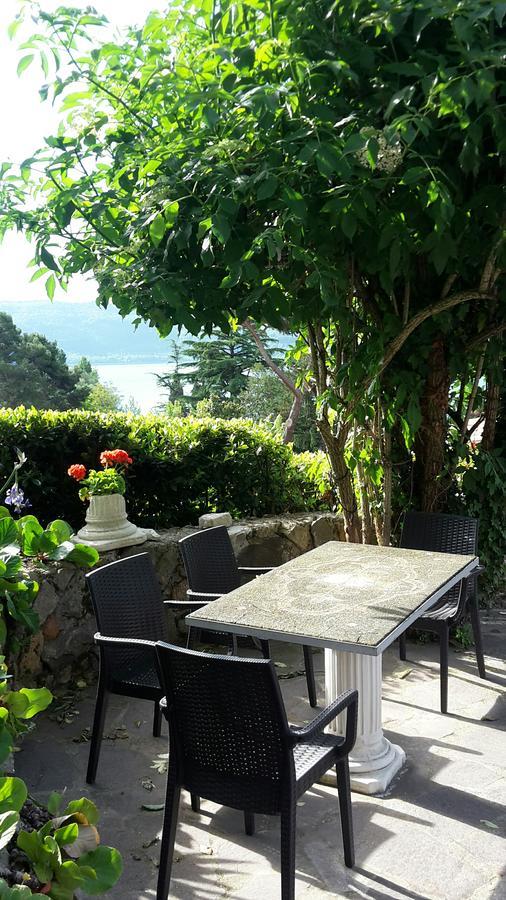 Bed&Breakfast "Fiorella" Sul Lago Кастель-Гандольфо Экстерьер фото